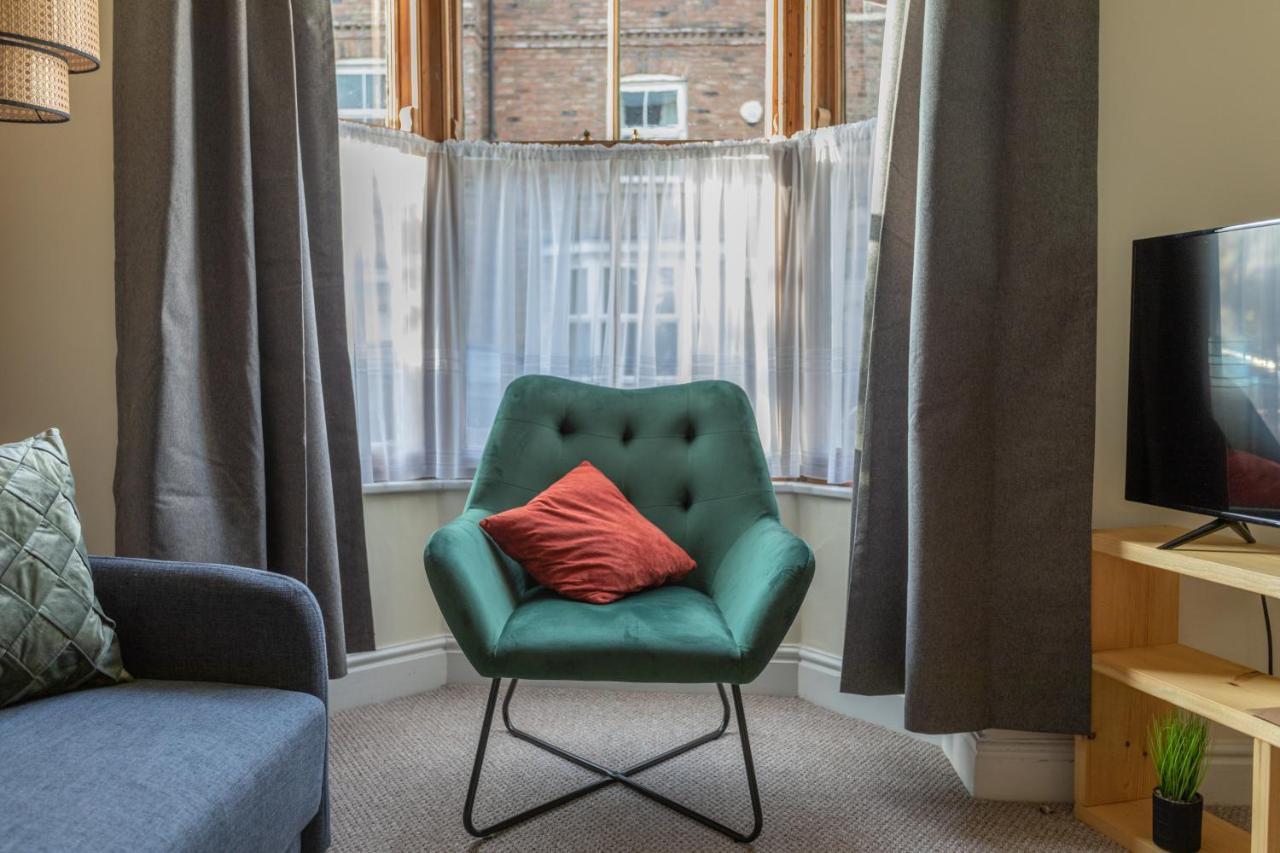 Milton Stays - Cosy 2 Bed House, 15 Min Walk To York City Center, For Up To 6 - With Period Features, Fireplace, Superfast Wi-Fi, Private Garden, Free On Street Parking Luaran gambar