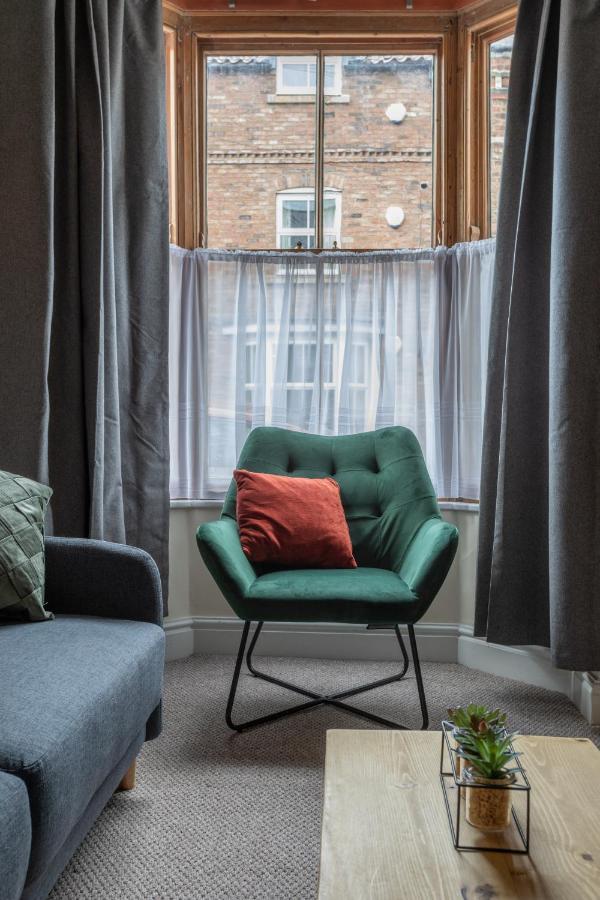 Milton Stays - Cosy 2 Bed House, 15 Min Walk To York City Center, For Up To 6 - With Period Features, Fireplace, Superfast Wi-Fi, Private Garden, Free On Street Parking Luaran gambar